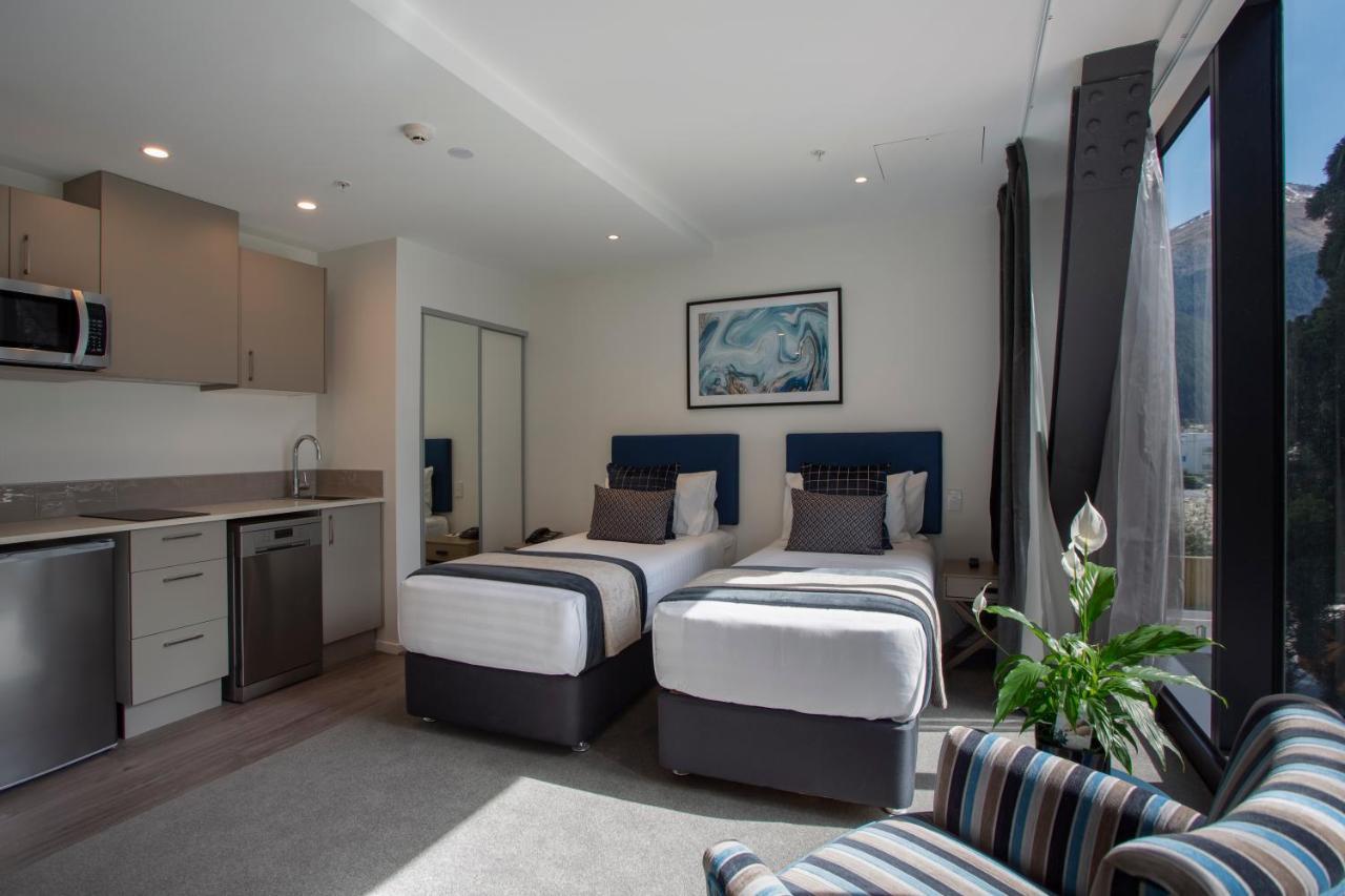 Ramada By Wyndham Queenstown Central Bagian luar foto