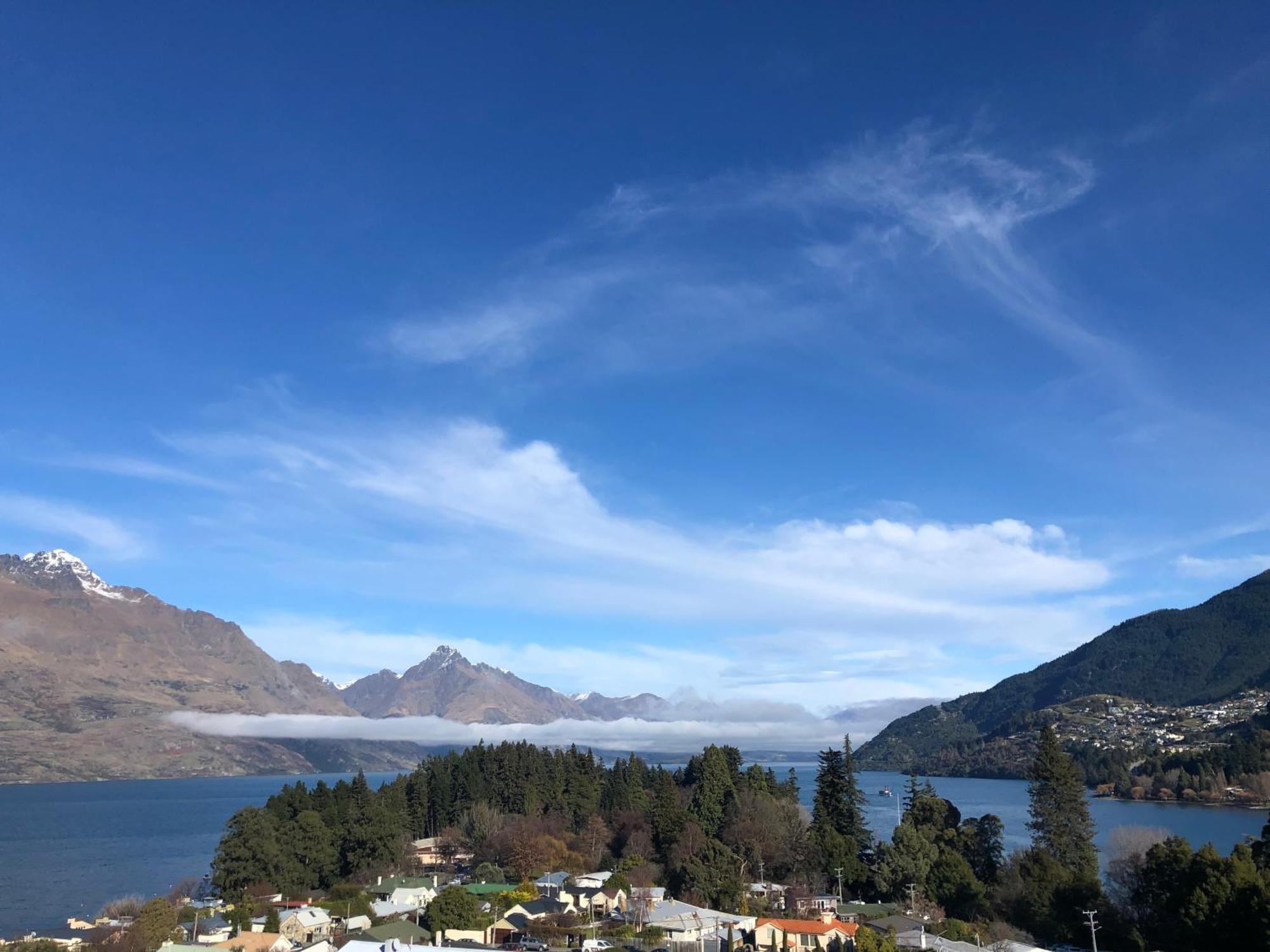 Ramada By Wyndham Queenstown Central Bagian luar foto