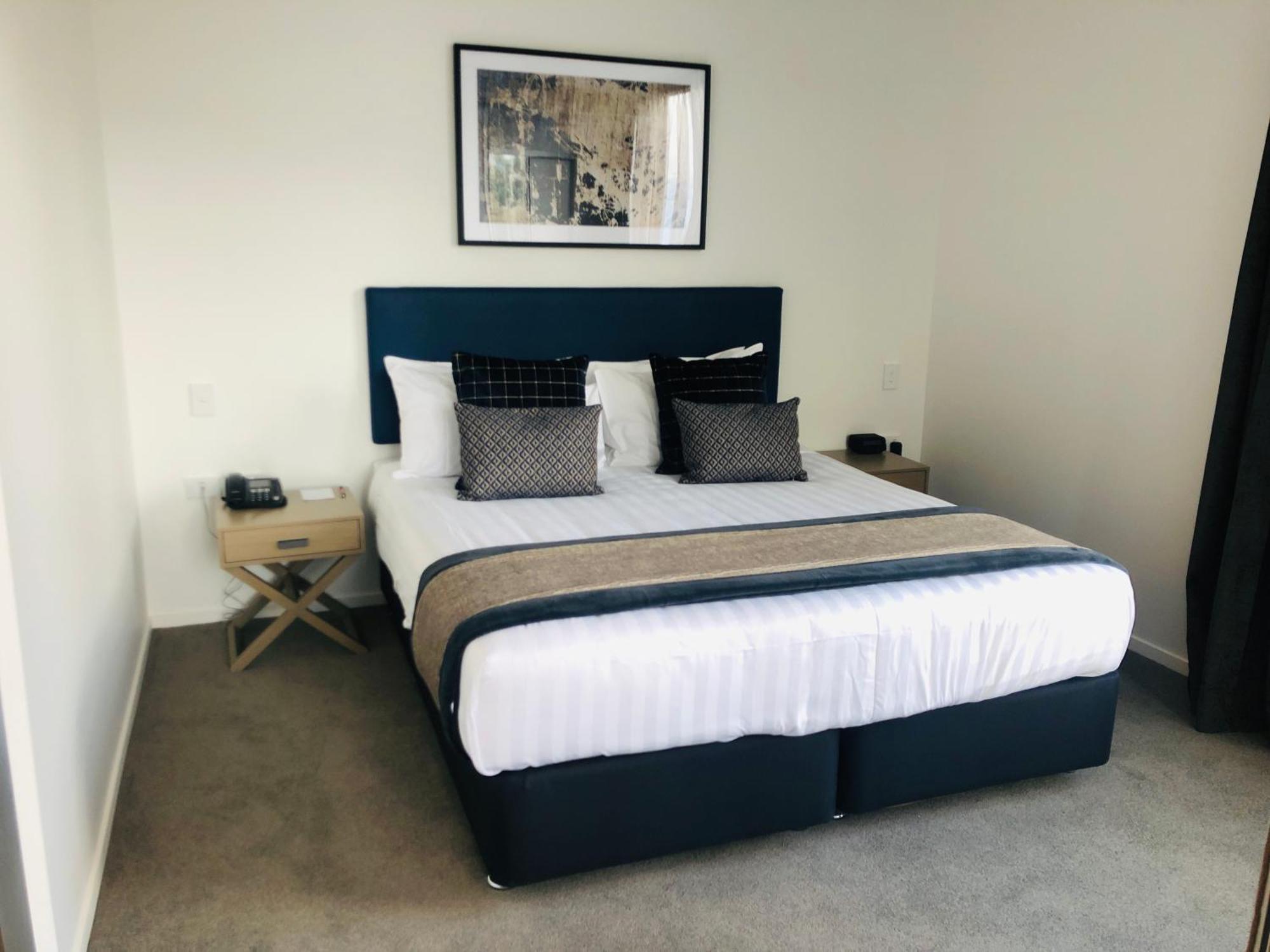 Ramada By Wyndham Queenstown Central Bagian luar foto