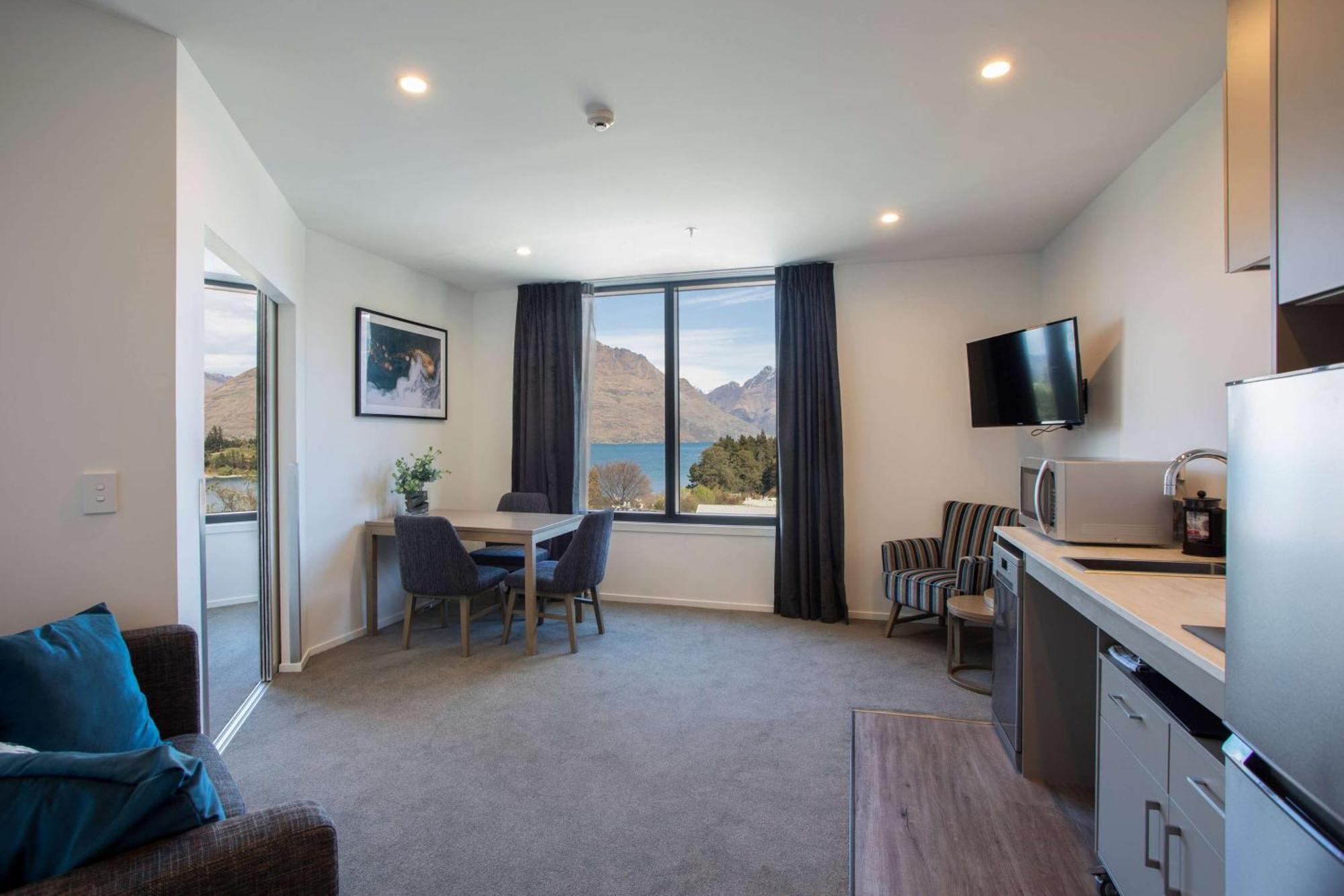 Ramada By Wyndham Queenstown Central Bagian luar foto