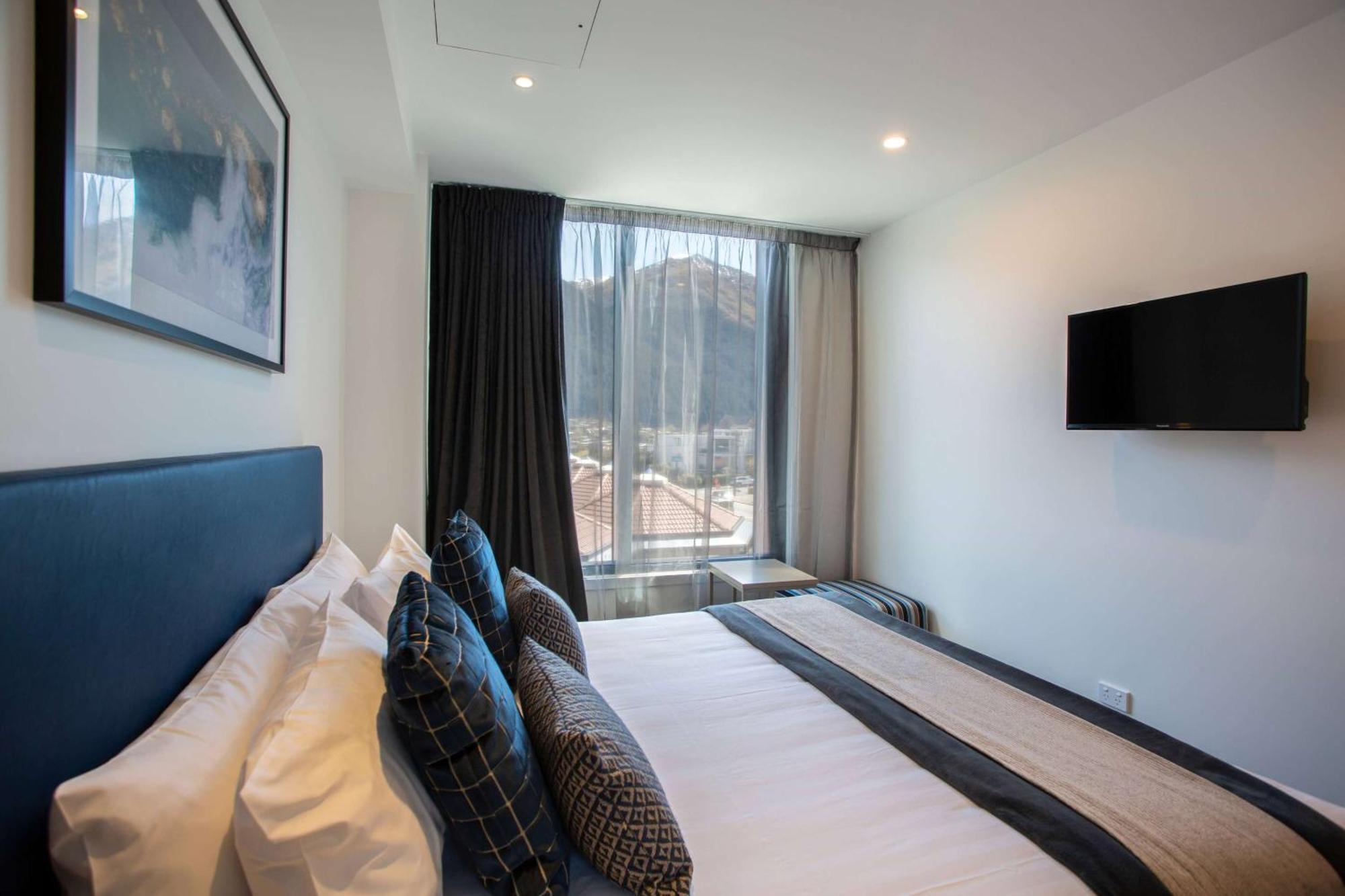 Ramada By Wyndham Queenstown Central Bagian luar foto