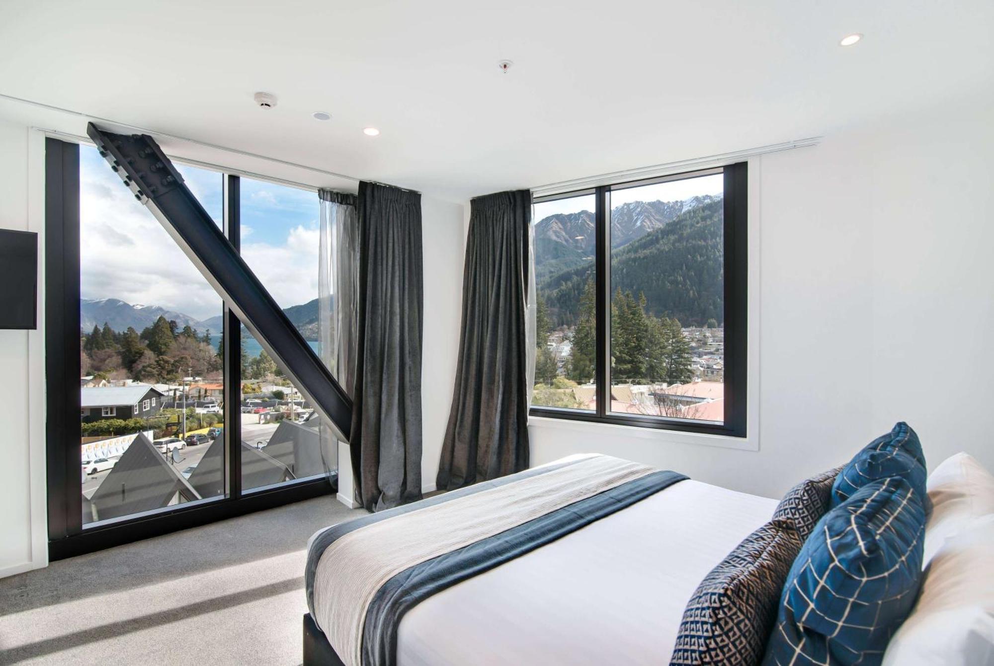 Ramada By Wyndham Queenstown Central Bagian luar foto