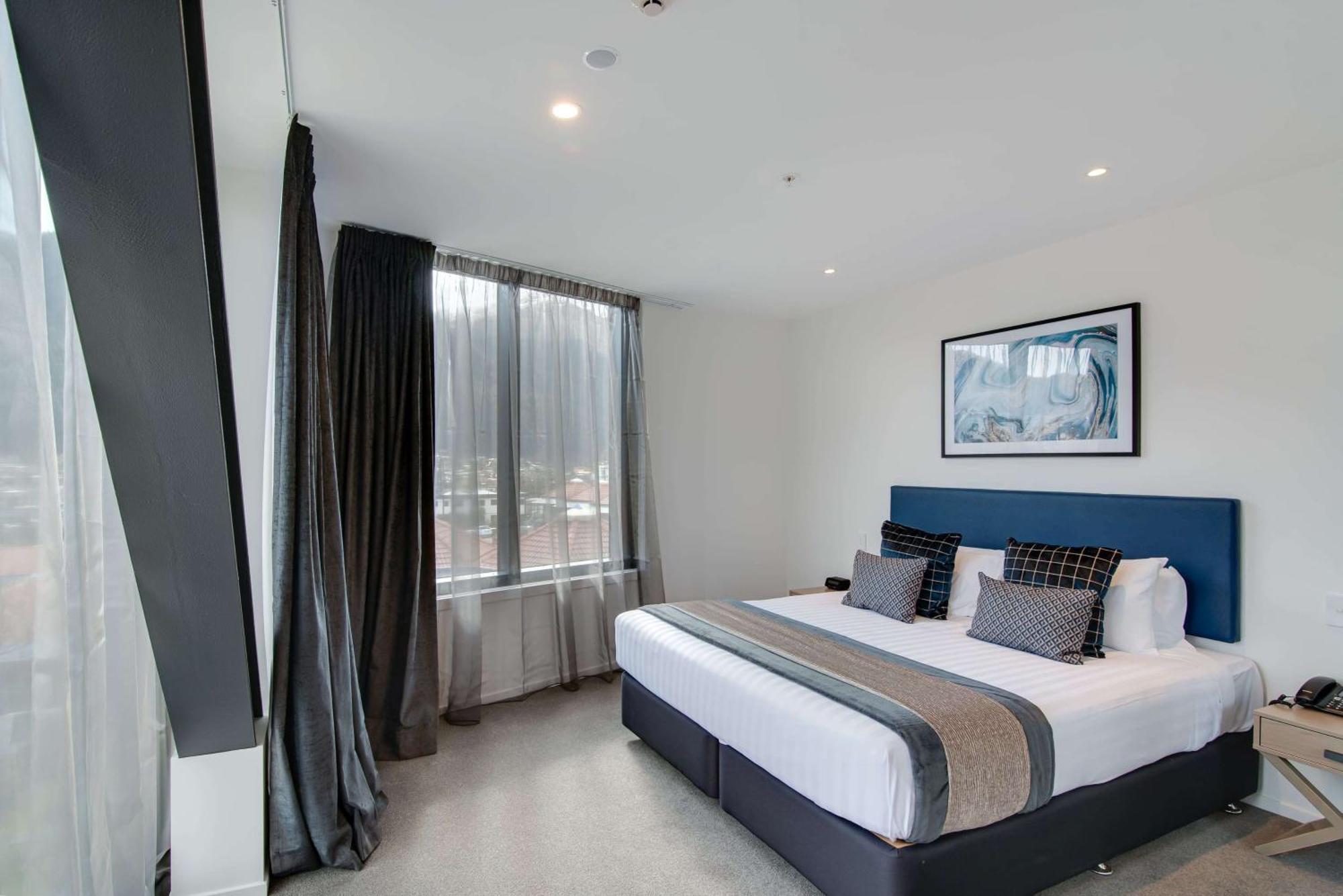 Ramada By Wyndham Queenstown Central Bagian luar foto