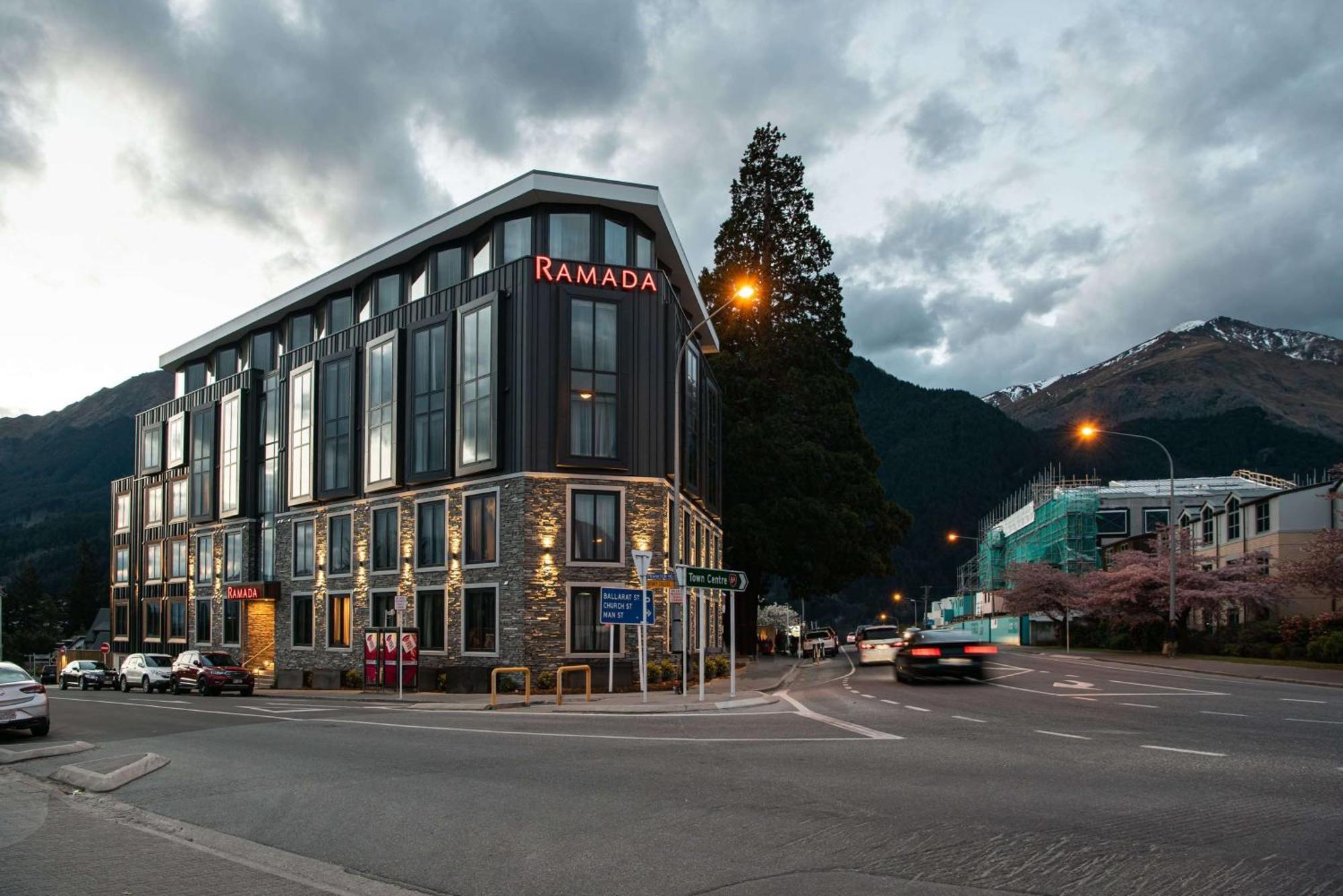 Ramada By Wyndham Queenstown Central Bagian luar foto