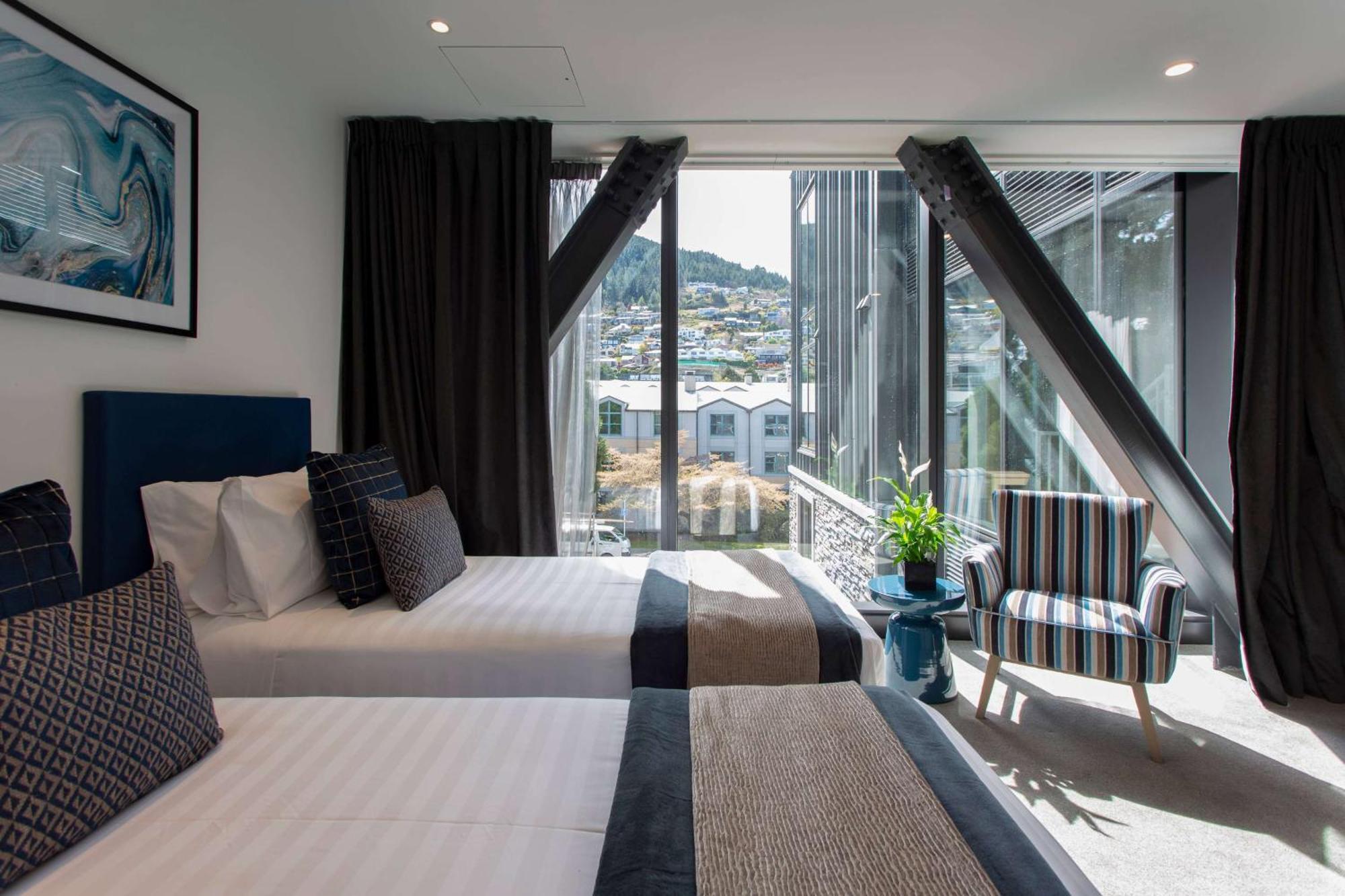 Ramada By Wyndham Queenstown Central Bagian luar foto