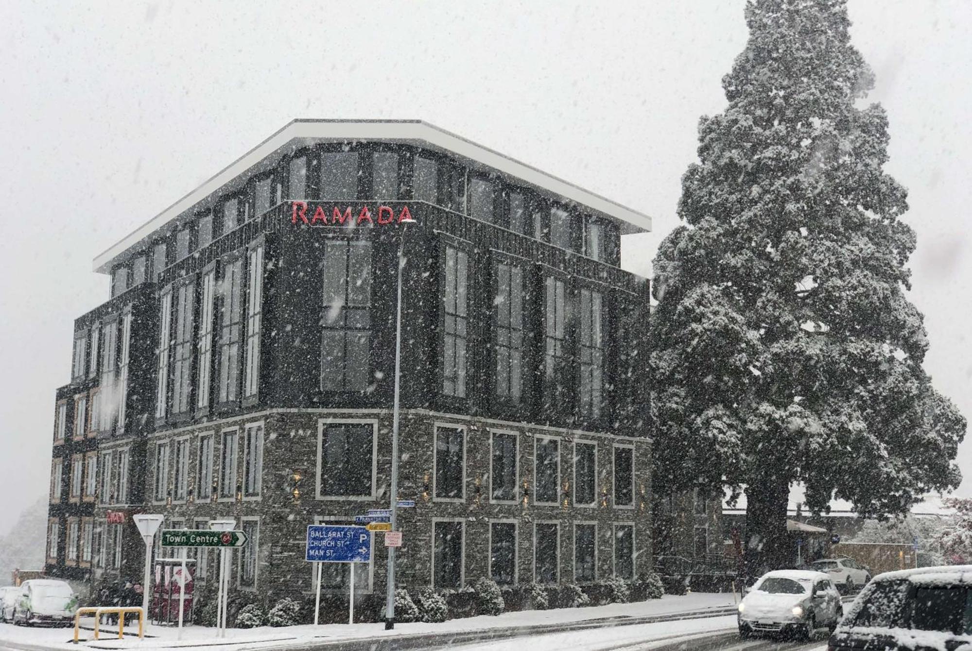 Ramada By Wyndham Queenstown Central Bagian luar foto