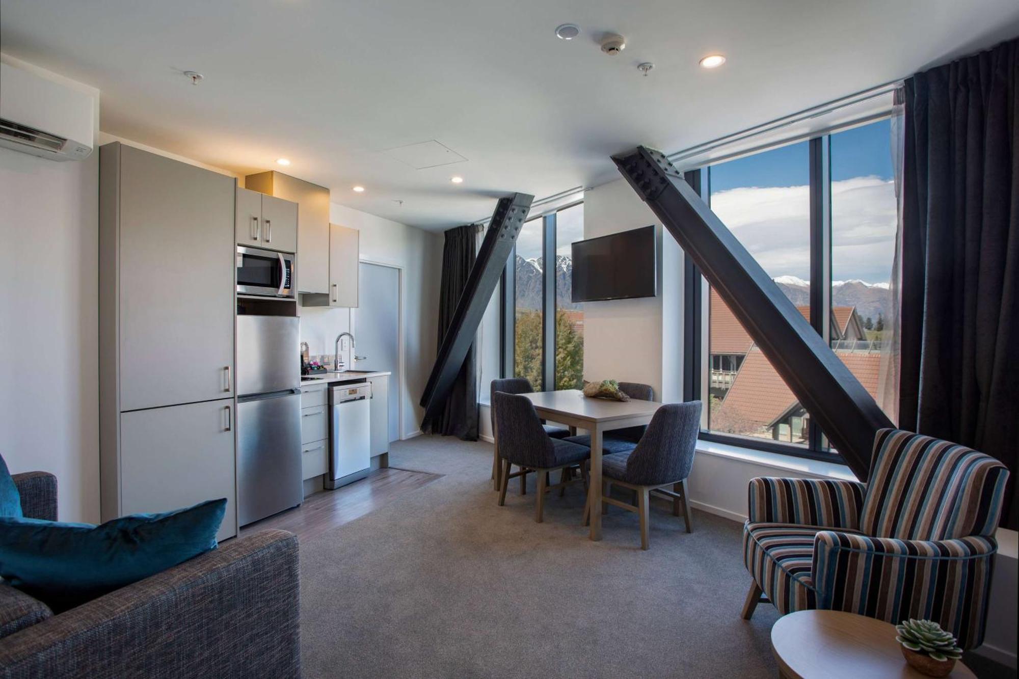 Ramada By Wyndham Queenstown Central Bagian luar foto