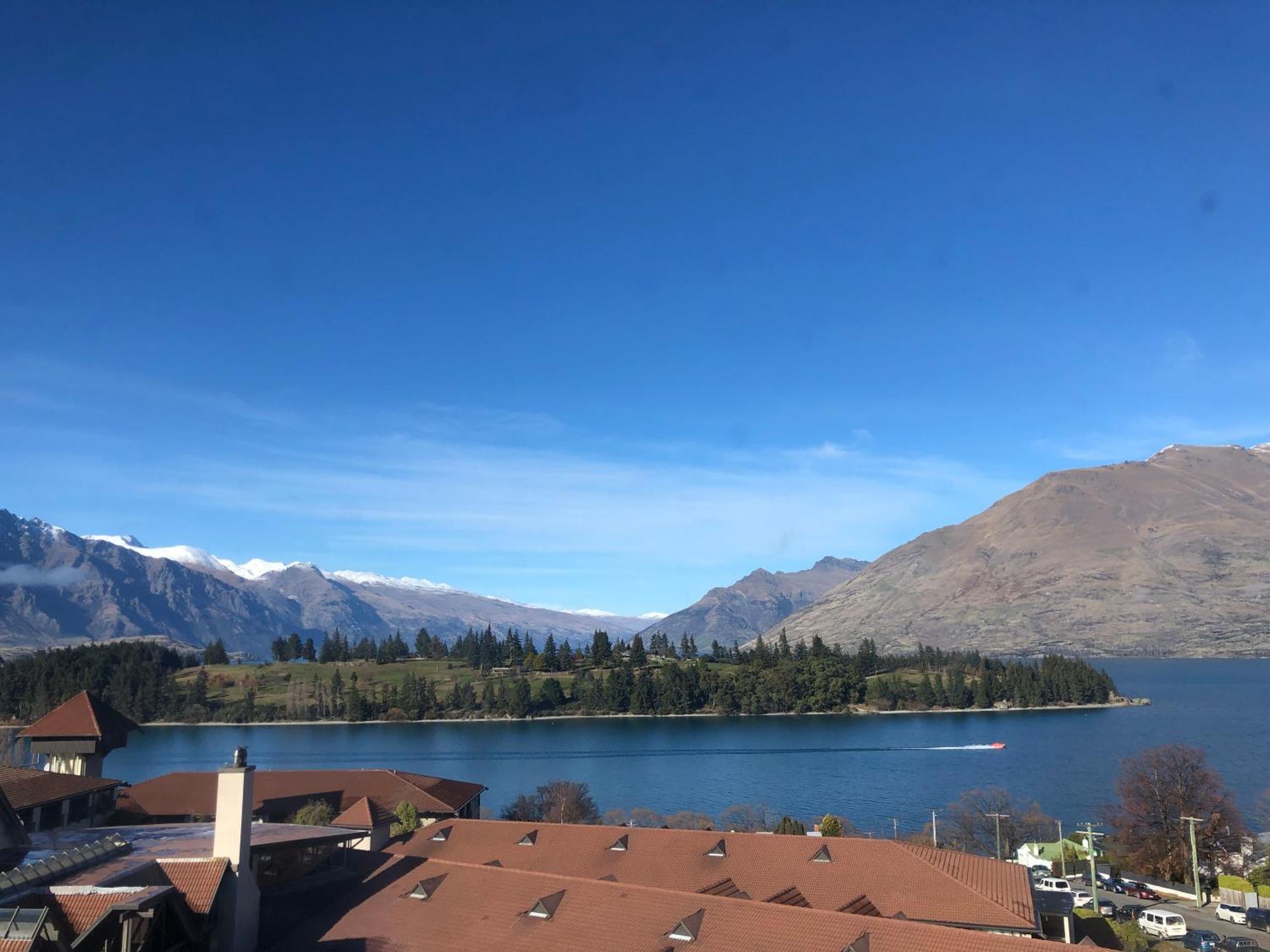 Ramada By Wyndham Queenstown Central Bagian luar foto