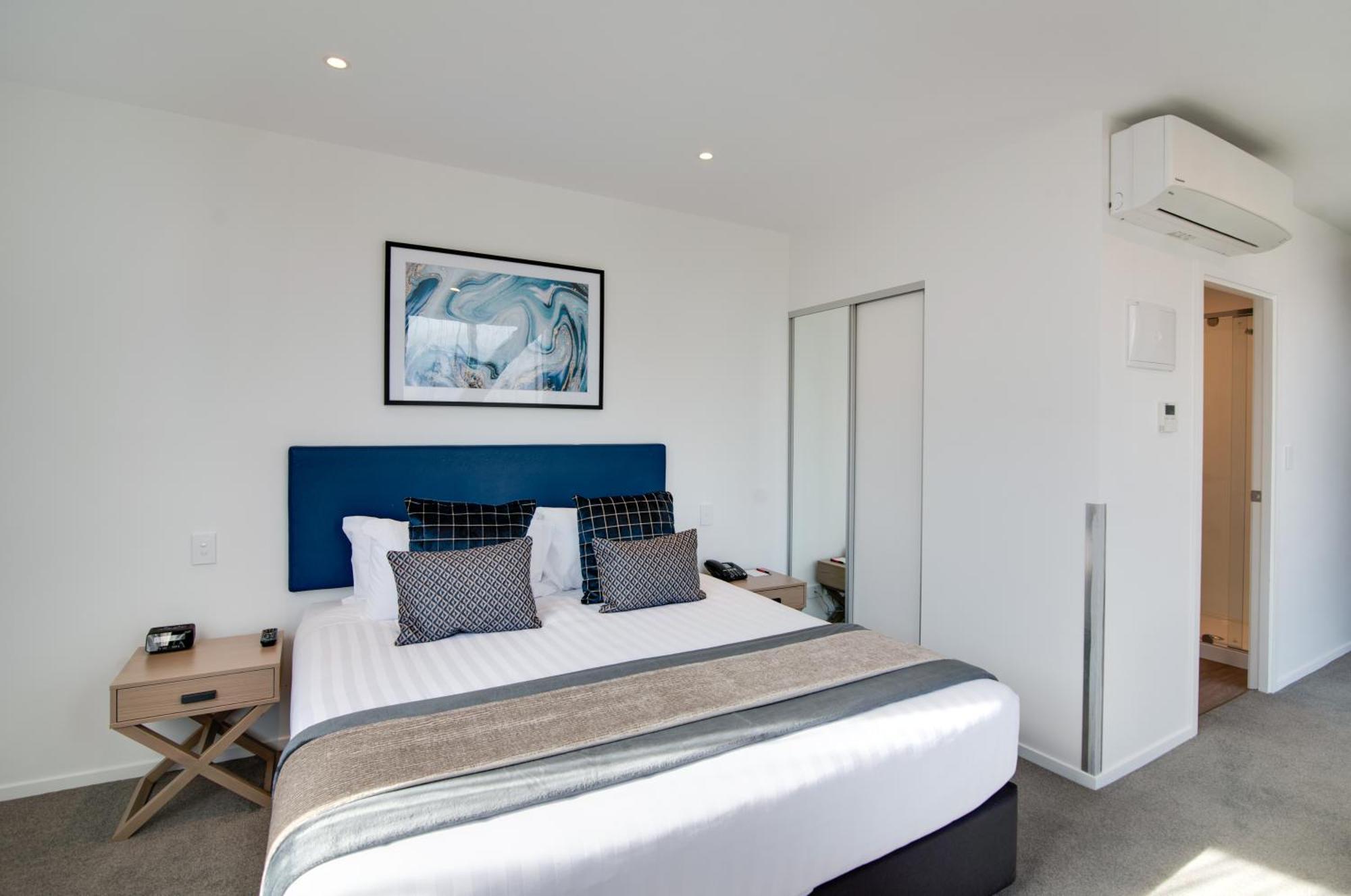 Ramada By Wyndham Queenstown Central Bagian luar foto