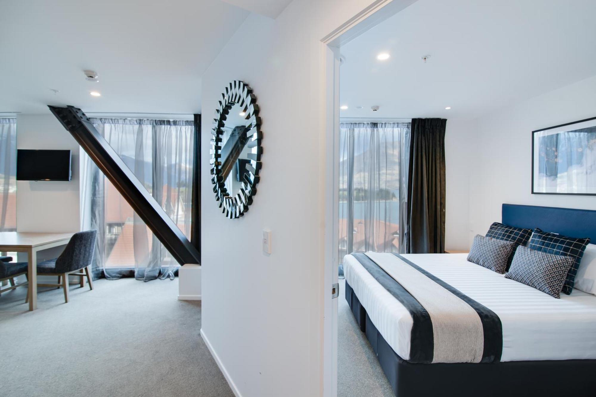Ramada By Wyndham Queenstown Central Bagian luar foto