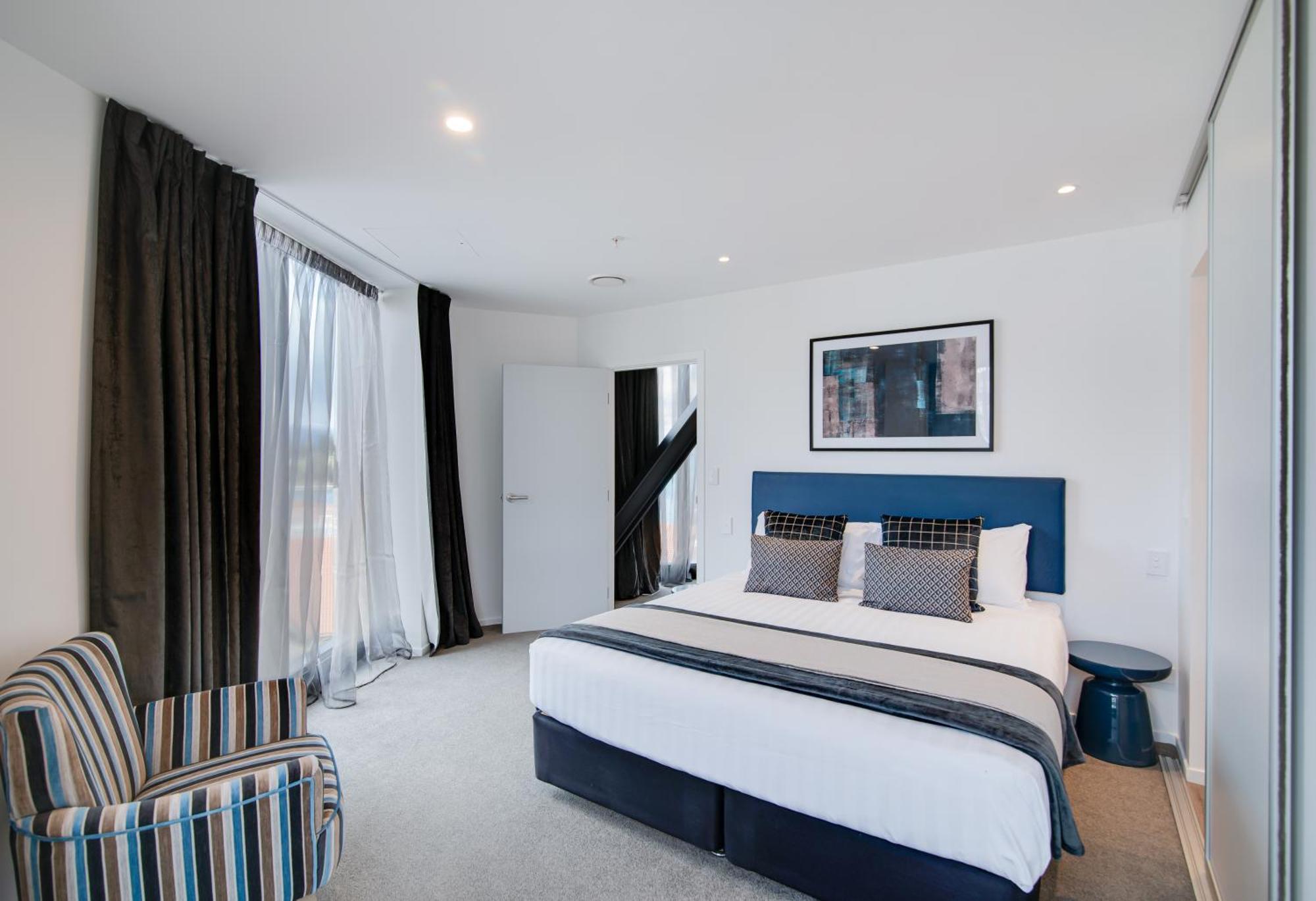 Ramada By Wyndham Queenstown Central Bagian luar foto